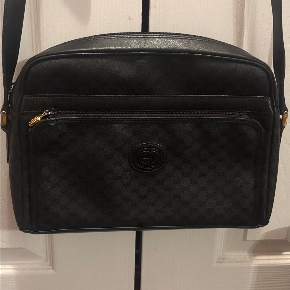 🔥♥️GUCCI VINTAGE BLACK LEATHER CROSSBODY (GUC)🖤♥️💚🔥